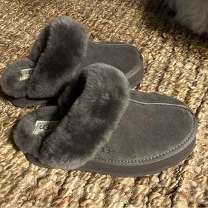 UGG Platform Slipper Size 7